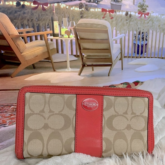 Coach Handbags - ✨EUC Coach zip around wallet✨